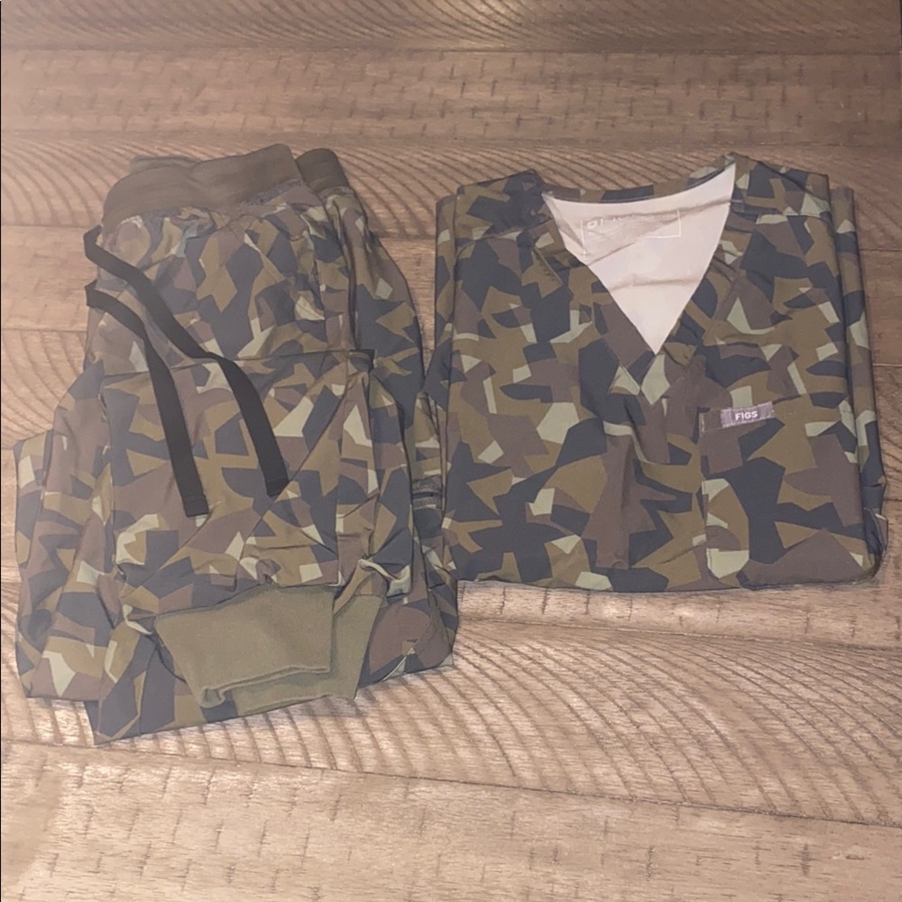 Figs Camouflage Scrub Set